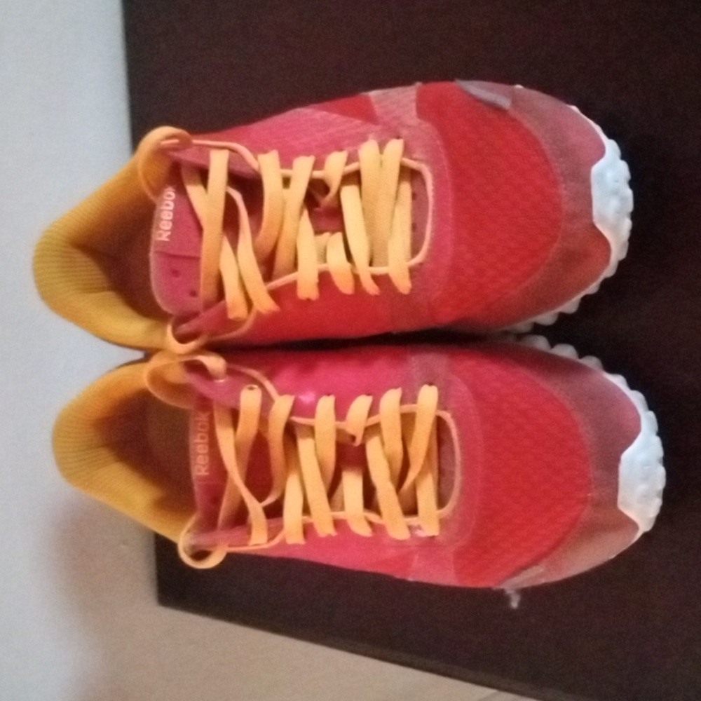 REEBOK ORANGE  SNEEkERS LACE UP SIZE 7.5 MEN